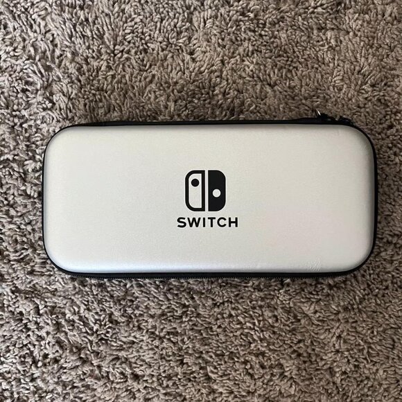 Nintendo Switch Pro Controller (with accesories mega bundle) - Picture 5 of 8